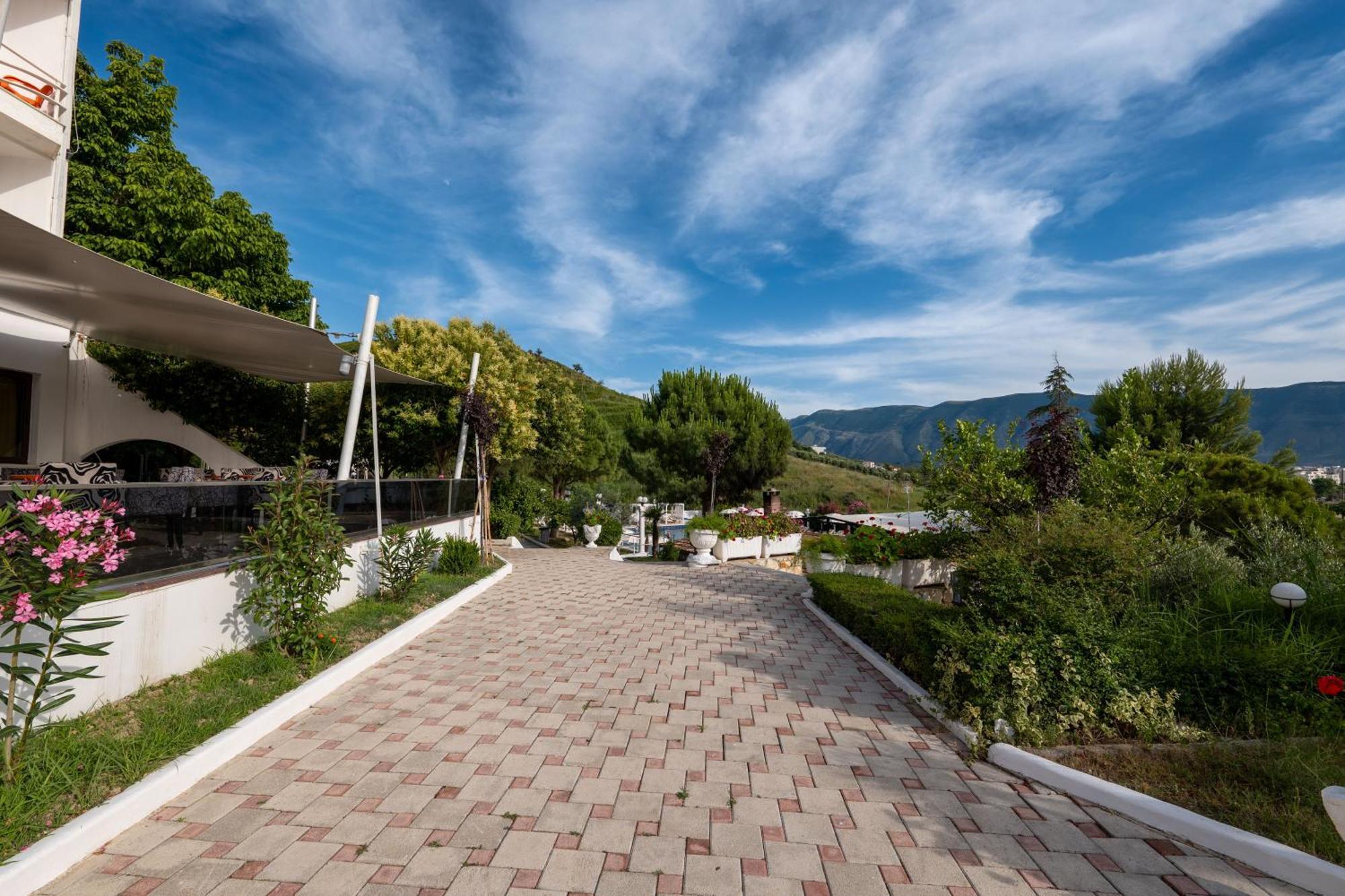 Edva Resort Radhime Ngoại thất bức ảnh
